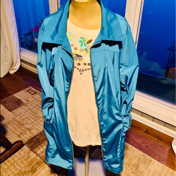 Beautiful Blue Light Travel Jacket, SZ 3. Slimming - Picture 1 of 4